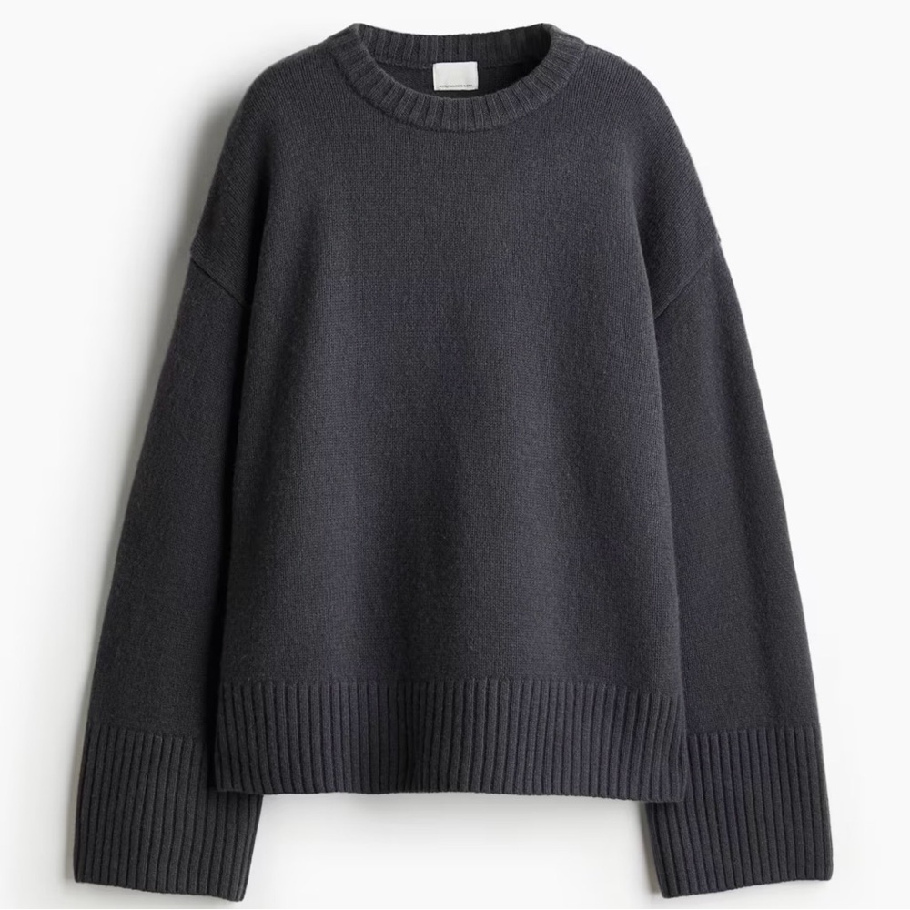 H&M Oversized Cashmere-Blend Sweater in Dark Gray
